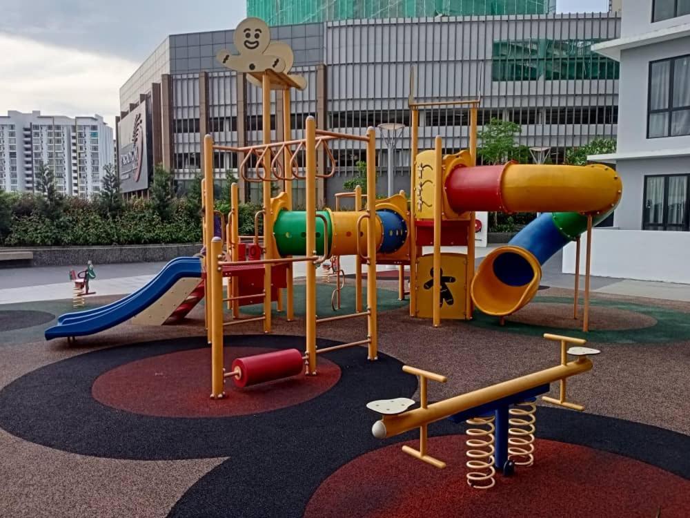 The Platino Paradigm Tv Netflix 3 Queenbeds Daire Johor Bahru Dış mekan fotoğraf